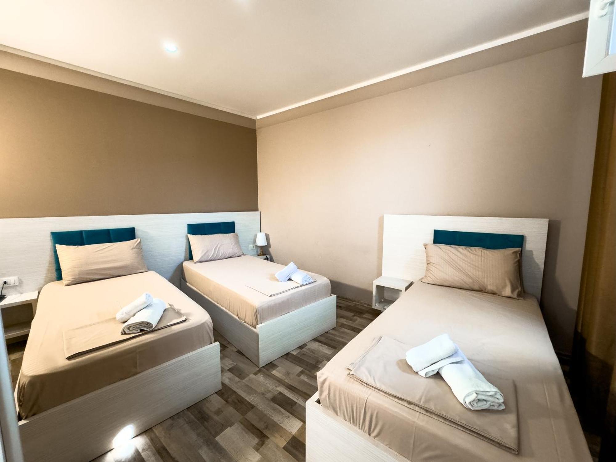 Shkodra Budget Hotel Екстер'єр фото