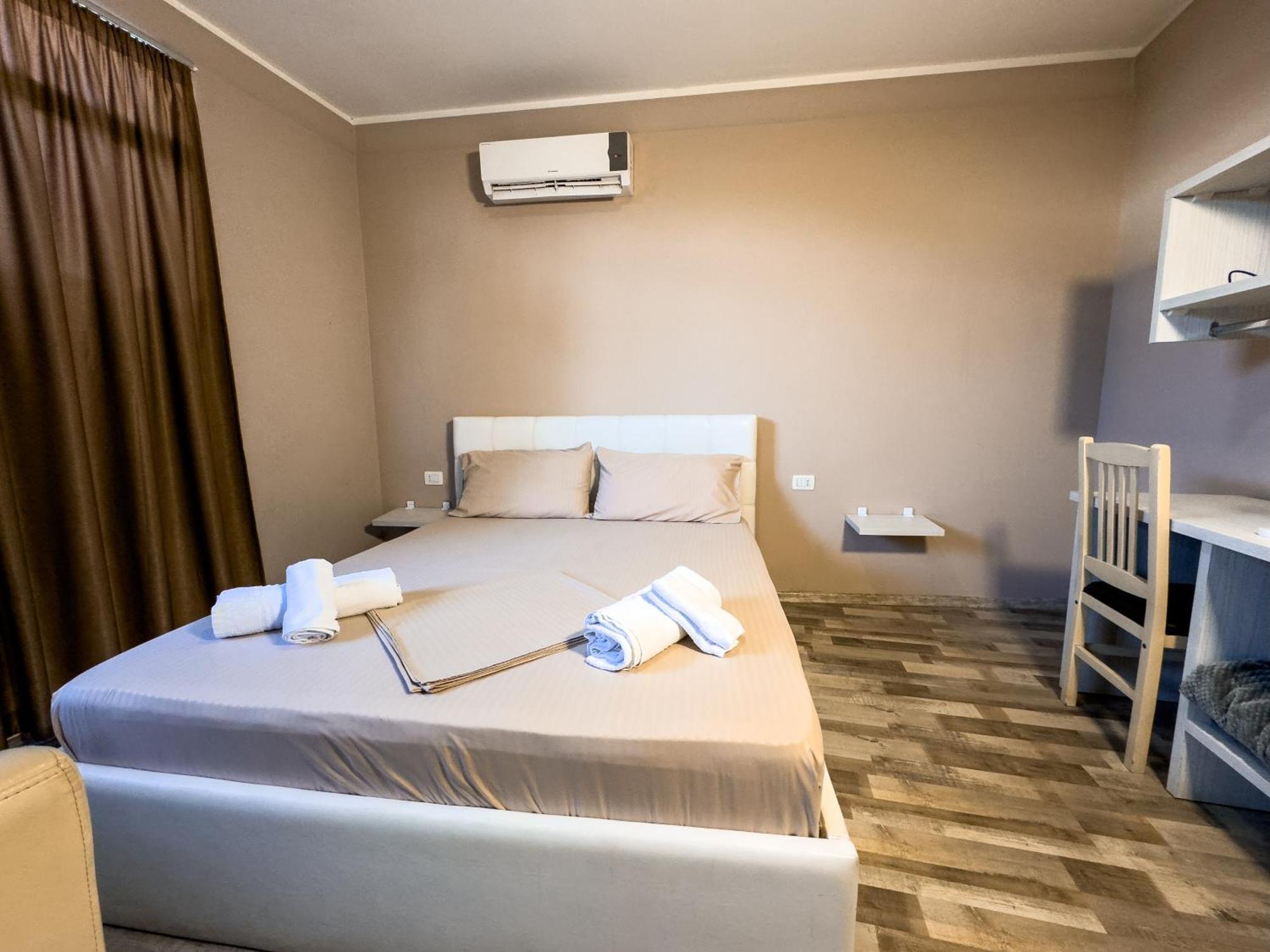 Shkodra Budget Hotel Екстер'єр фото