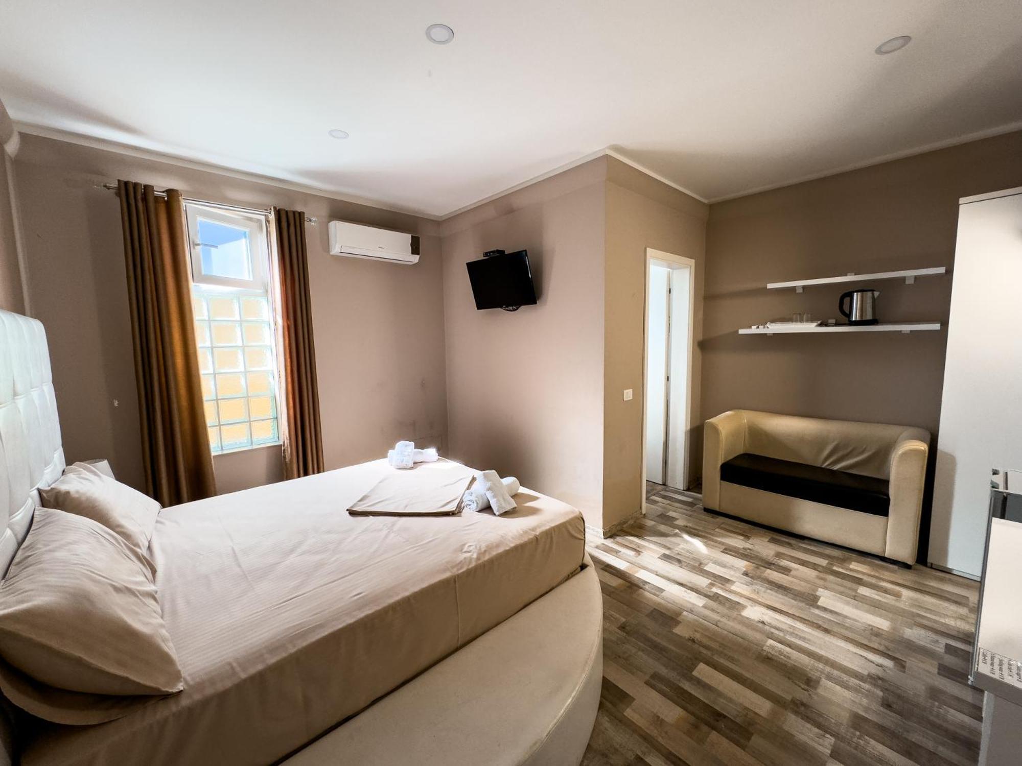 Shkodra Budget Hotel Екстер'єр фото