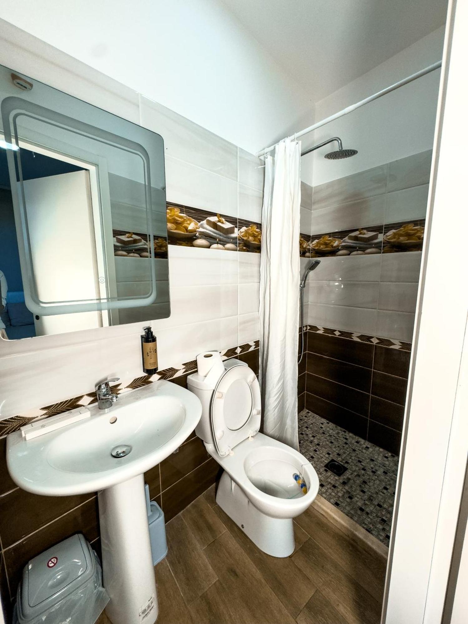 Shkodra Budget Hotel Екстер'єр фото