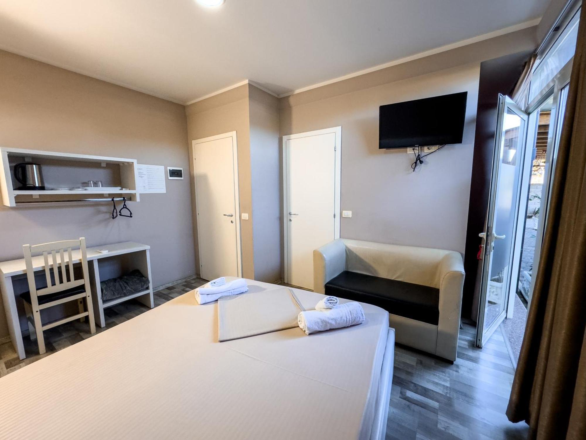 Shkodra Budget Hotel Екстер'єр фото