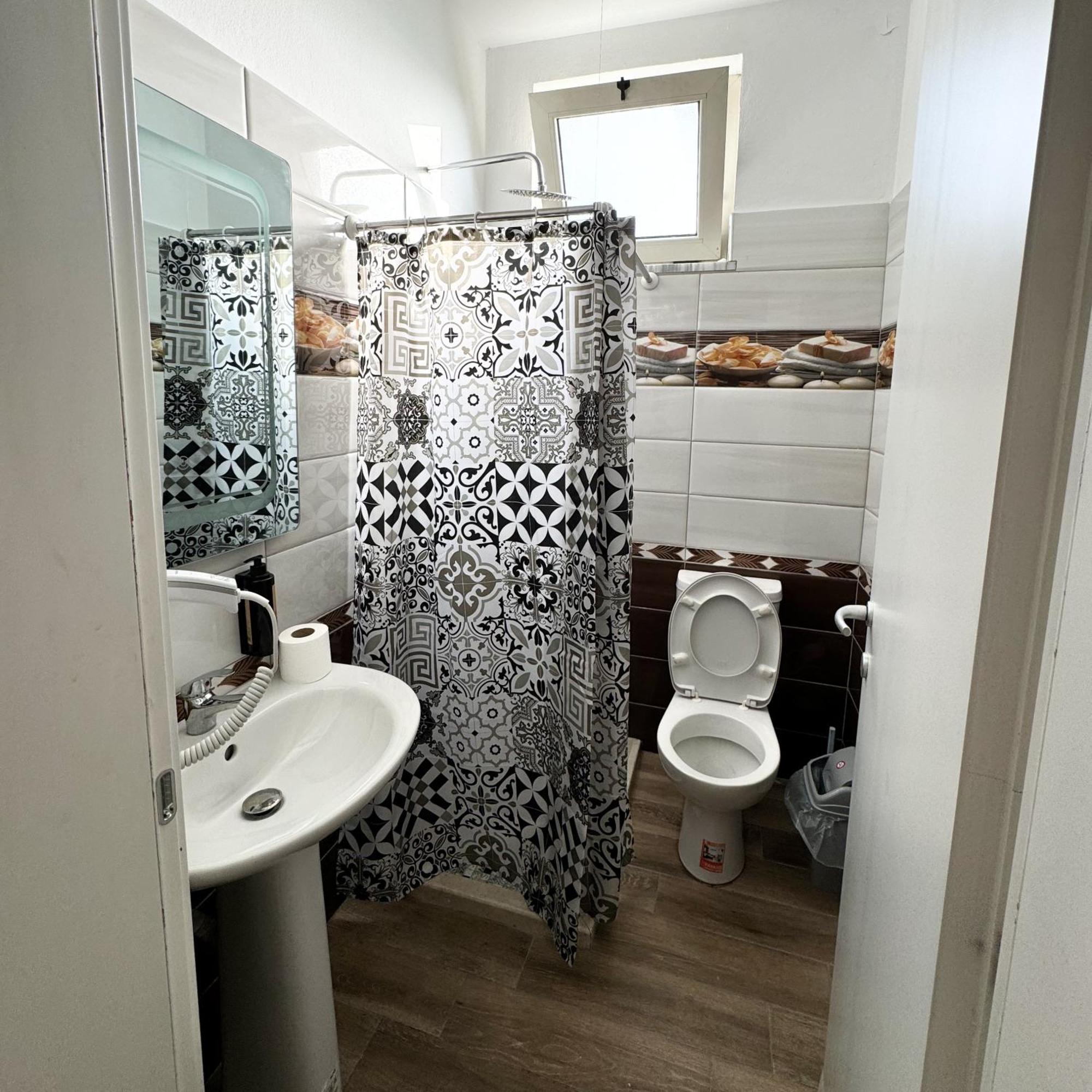 Shkodra Budget Hotel Екстер'єр фото